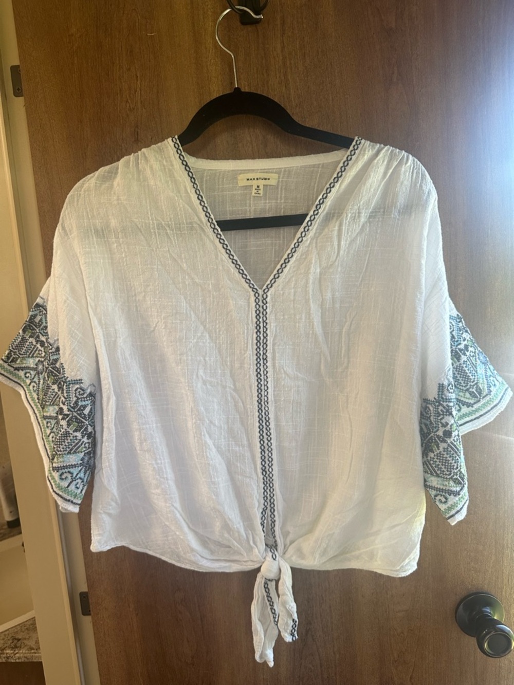 Max Studio White V-Neck Tie-Front Blouse w Navy & Green Embroidery medium boho